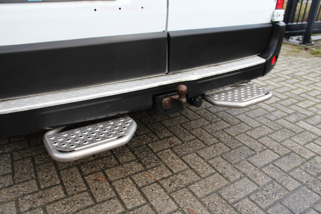 Renault Master T35 2.3 dCi 130PK Euro6 L2H2 â airco â navigatie â imperiaal â trekhaak 19