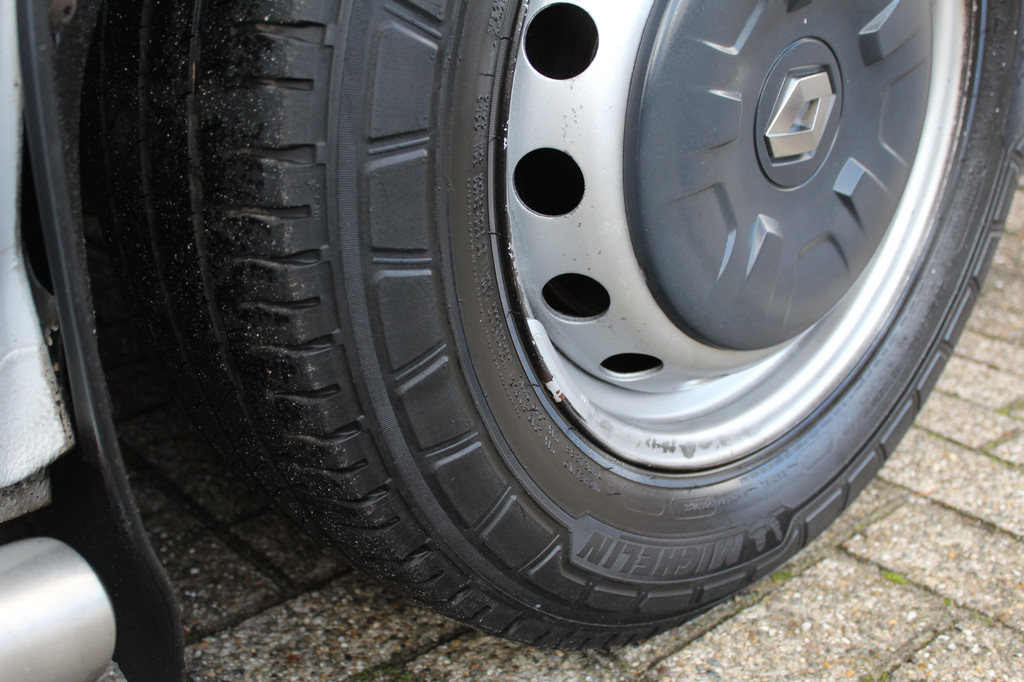 Renault Master T35 2.3 dCi 130PK Euro6 L2H2 â airco â navigatie â imperiaal â trekhaak 20