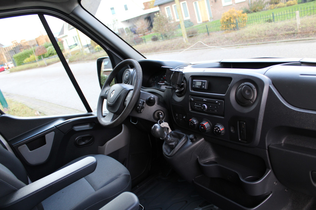 Renault Master T35 2.3 dCi 130PK Euro6 L2H2 â airco â navigatie â imperiaal â trekhaak 9