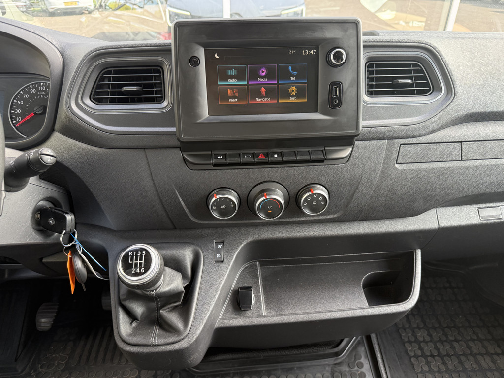 Renault Master T35 2.3 dCi 135 L2H2 | Trekhaak | Navi | Carplay | Cruisec. | LED 18