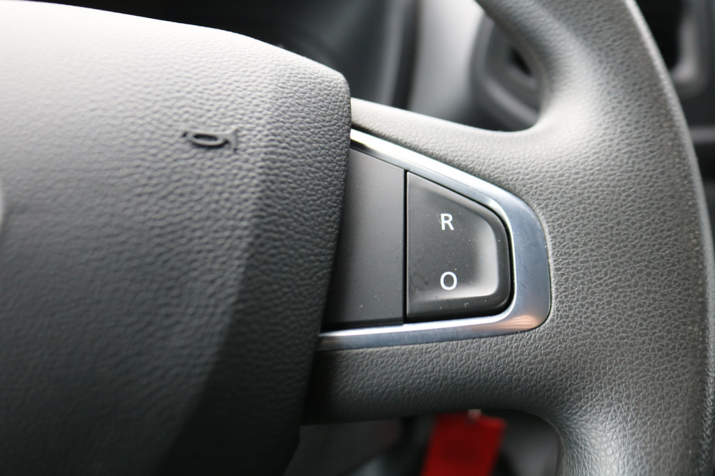 Renault Master T35 2.3 dCi 135 L2 H2 Work Edition 20