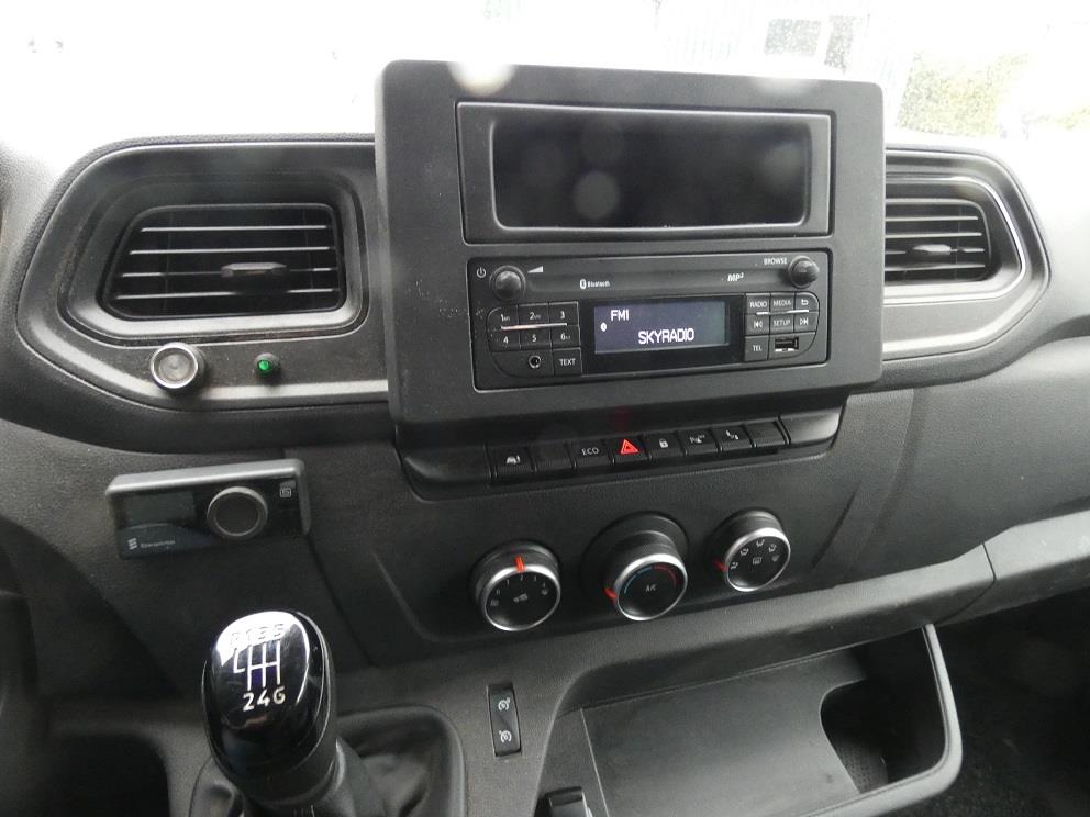 Renault Master T35 2.3 dCi 135 L2H2* camera* cr.control* 11