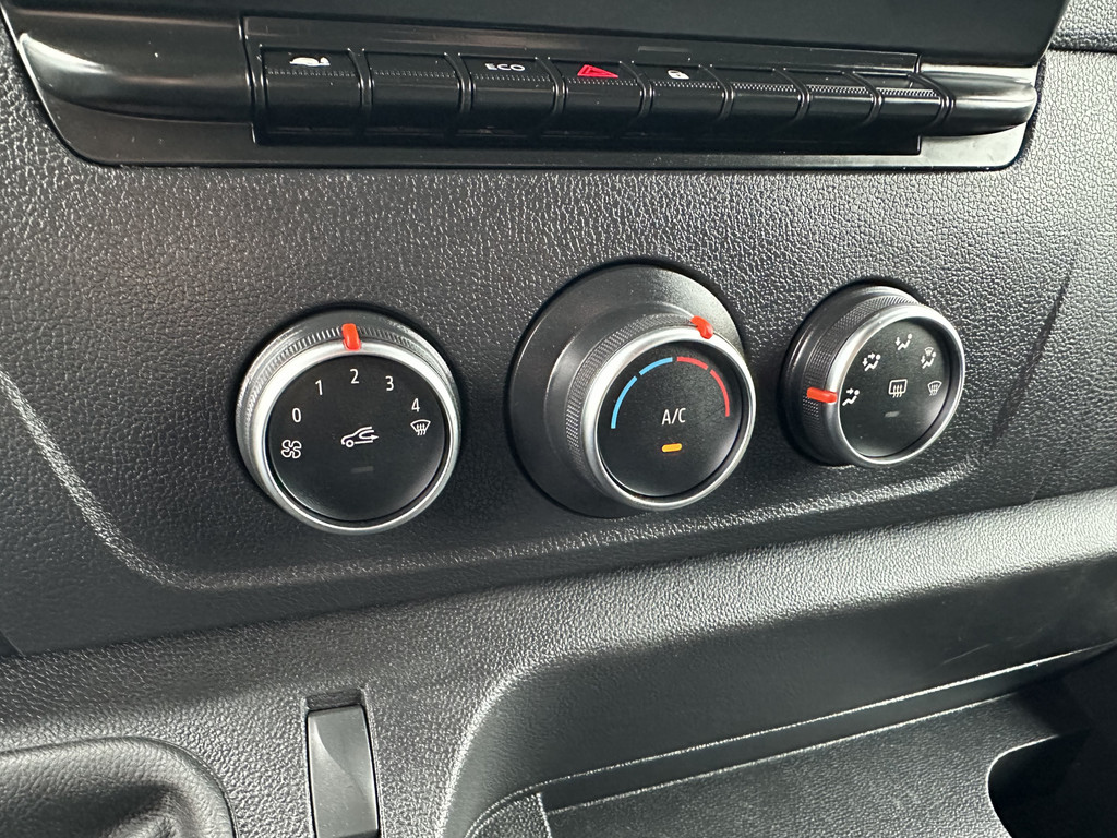 Renault Master T35 2.3 dCi 135 PK / L2H2 / 1e EIG. / 40.759 KM / TREKHAAK / AIRCO / NAVIGATIE / LED DAGRIJVERL. 11