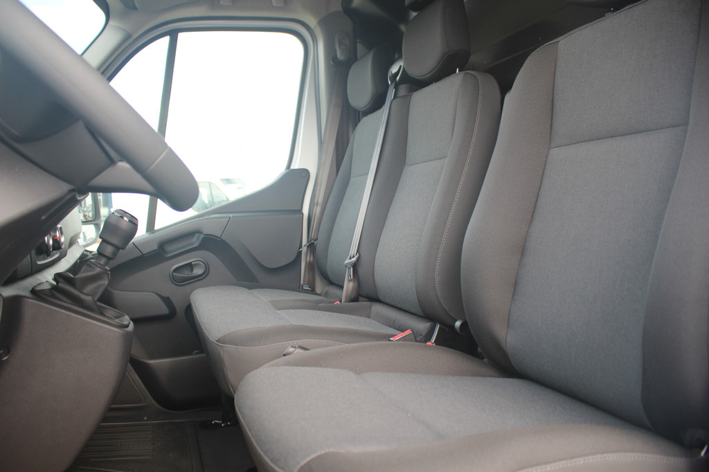 Renault Master T35 2.3dCi 136pk L2H2 | Airco | Cruise | Navi | DAB | Lease 501,- p/m 13