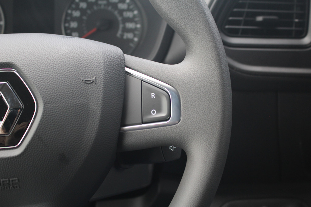 Renault Master T35 2.3dCi 136pk L2H2 | Airco | Cruise | Navi | DAB | Lease 501,- p/m 20