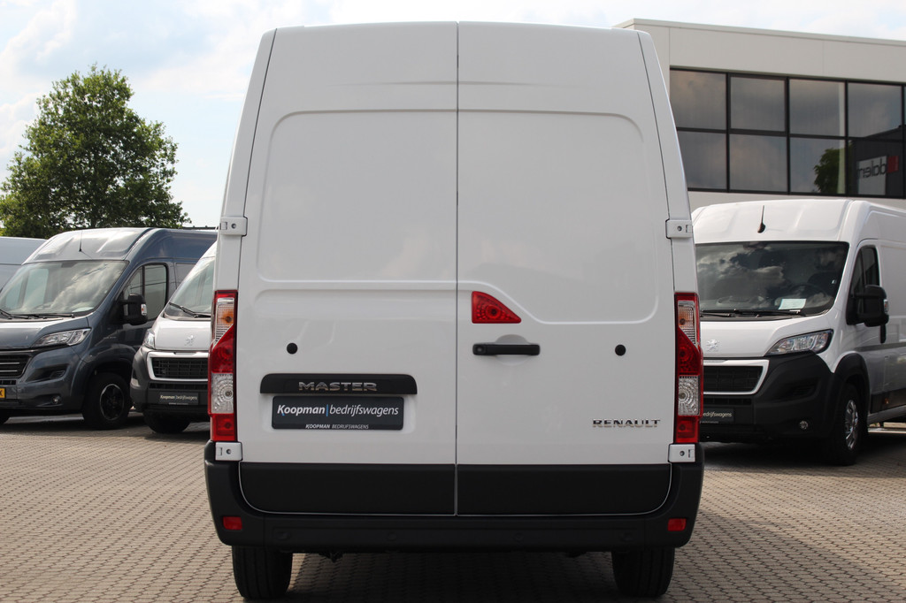 Renault Master T35 2.3dCi 136pk L2H2 | Airco | Cruise | Navi | DAB | Lease 501,- p/m 7