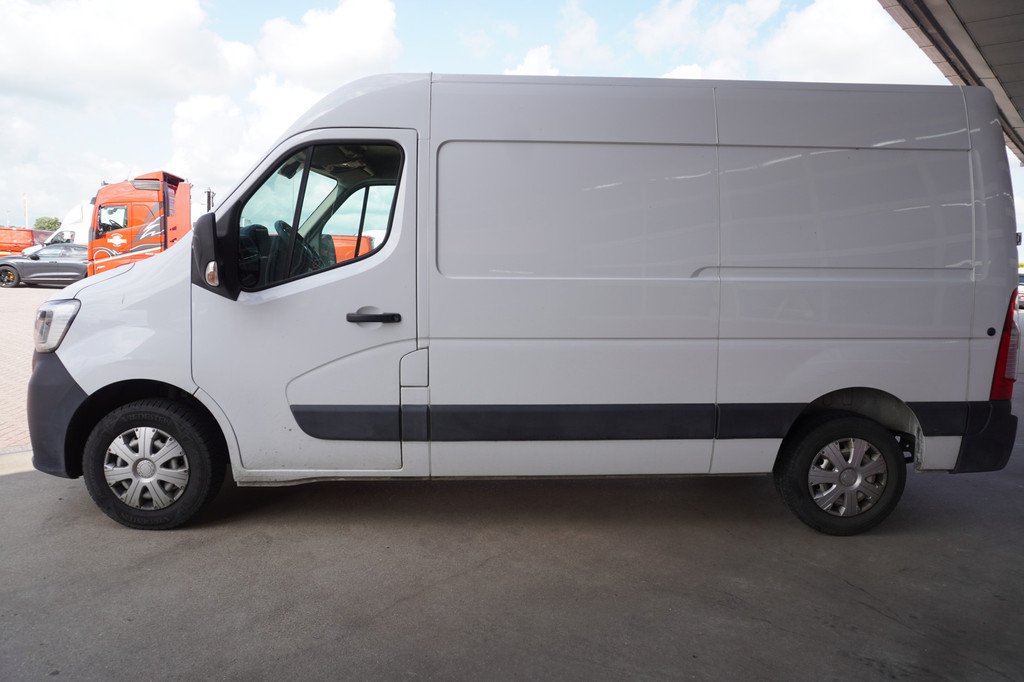 Renault Master T35 2.3 dCi 150PK L2H2 Energy Comfort nr. V196 | Airco | Cruise | Navi | camera | Trekhaak 3.500KG 7