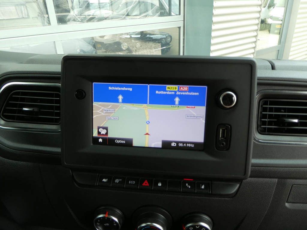 Renault Master T35 2.3 dCi 150pk, L2H2, Airco, Camera, Trekhaak, 3-Zits, PDC. 11