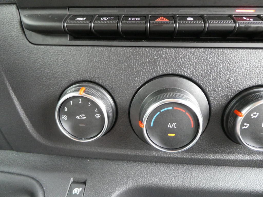 Renault Master T35 2.3 dCi 150pk, L2H2, Airco, Camera, Trekhaak, 3-Zits, PDC. 14