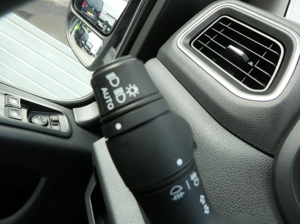 Renault Master T35 2.3 dCi 150pk, L2H2, Airco, Camera, Trekhaak, 3-Zits, PDC. 17