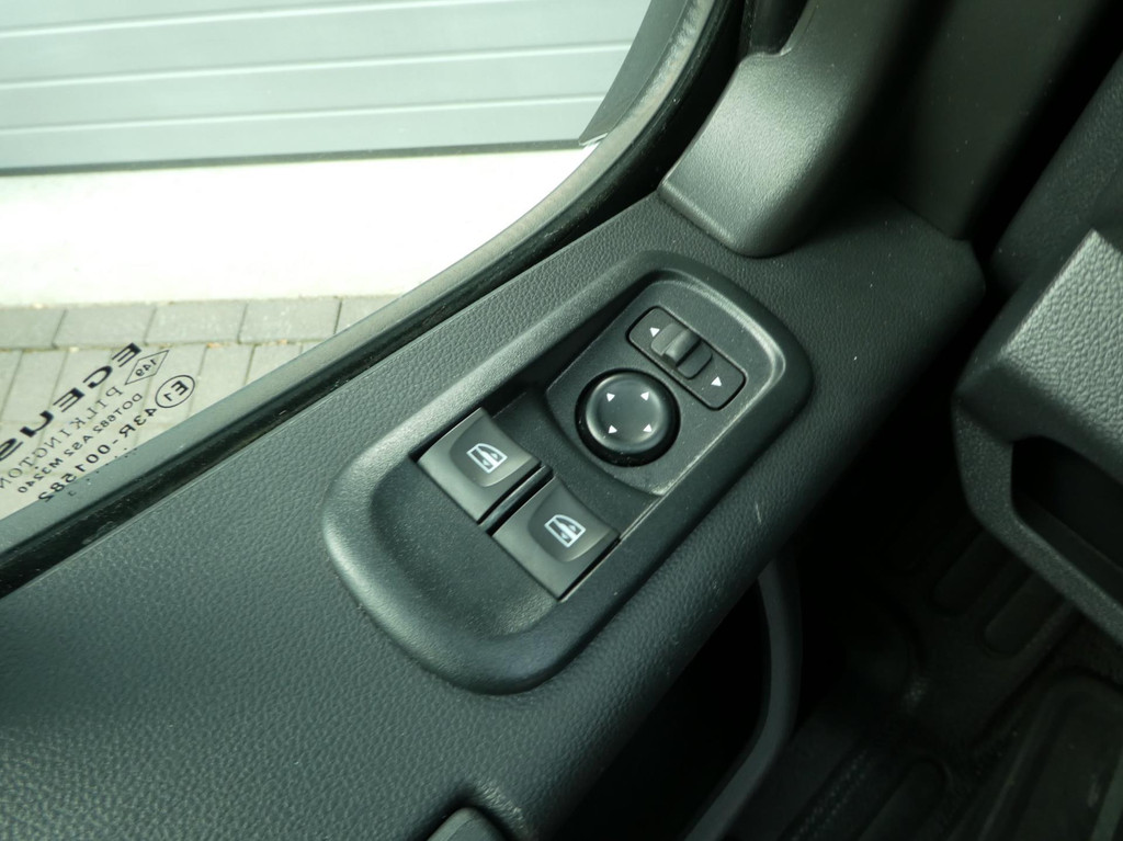 Renault Master T35 2.3 dCi 150pk, L2H2, Airco, Camera, Trekhaak, 3-Zits, PDC. 18