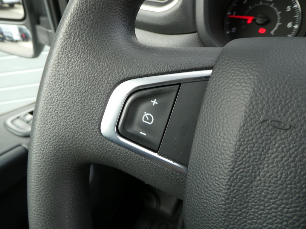 Renault Master T35 2.3 dCi 150pk, L2H2, Airco, Camera, Trekhaak, 3-Zits, PDC. 19