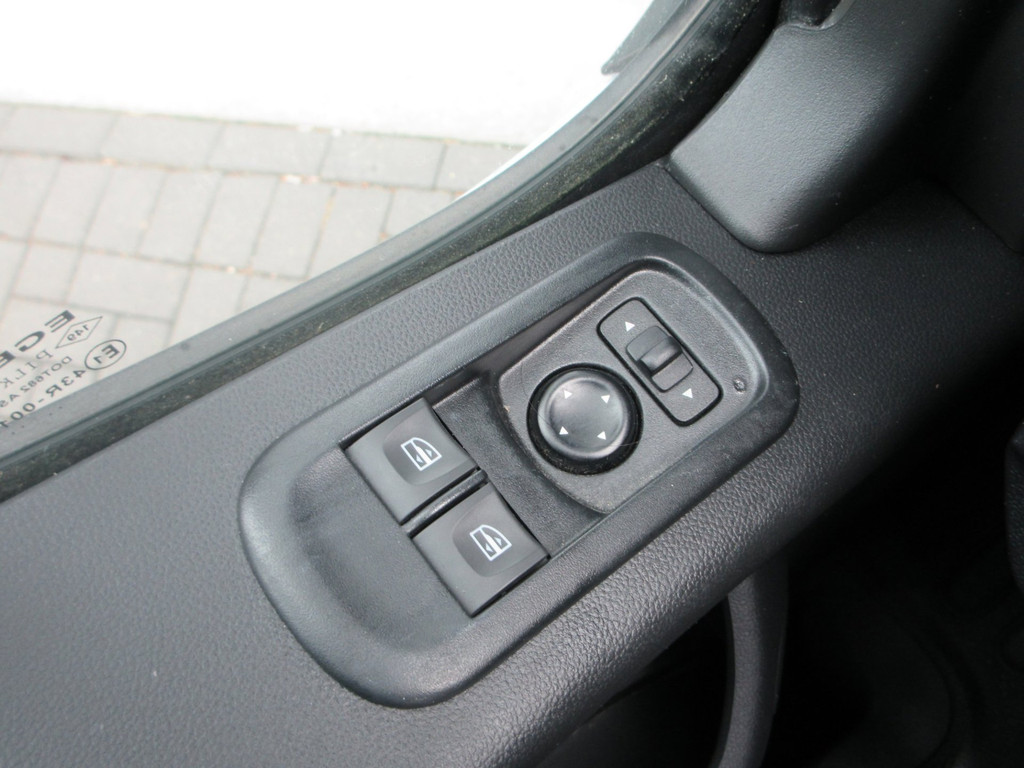 Renault Master T35 2.3 dCi, 150pk, L2H2, Airco, Navigatie, Camera, PDC. 17