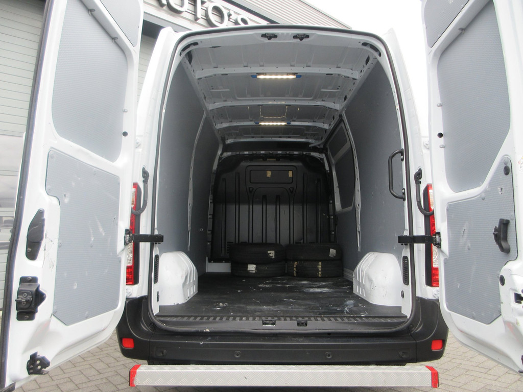 Renault Master T35 2.3 dCi, 150pk, L2H2, Airco, Navigatie, Camera, PDC. 7