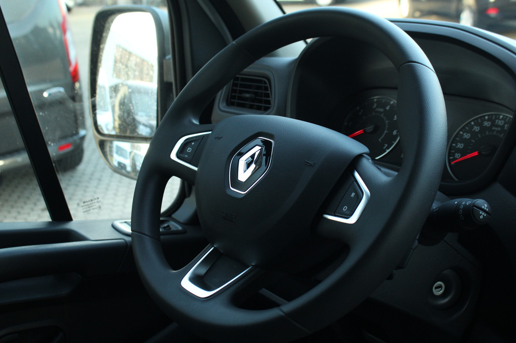 Renault Master T35 2.3dCi 150pk L3H2 Energy | Navi | Airco | Cruise | Lease 519,- p/m 18