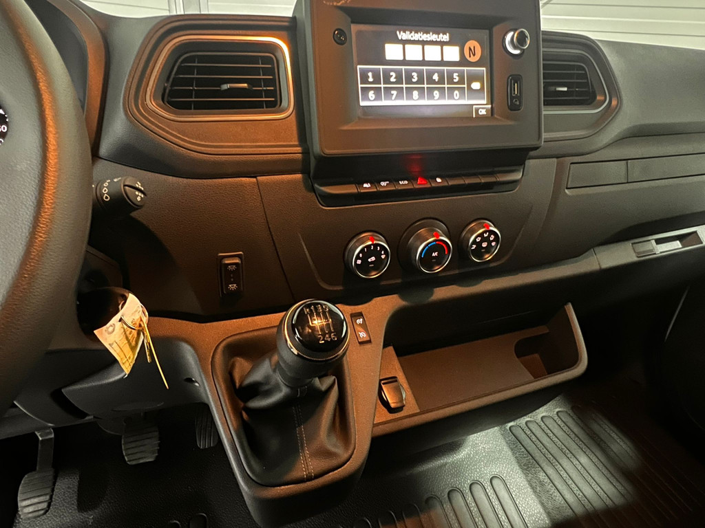 Renault Master T35 2.3 dCi 165 L3 Meubelbak / Platform VVB412 STX Cargo 19