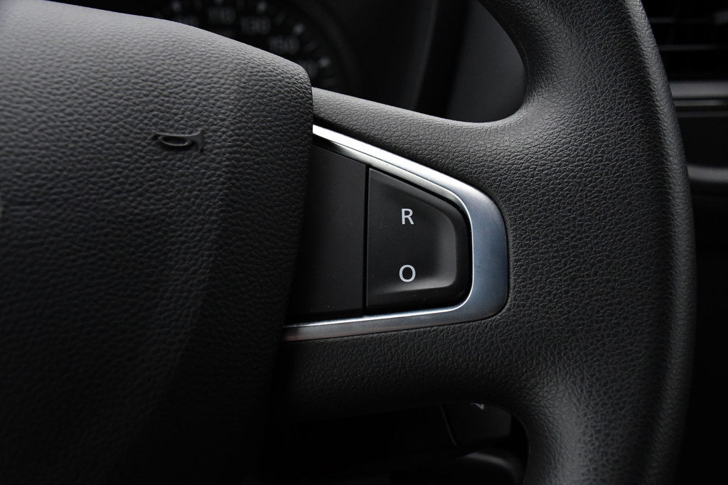 Renault Master T35 2.3 dCi 180 L2H2 Black Edition Camera, Cruise, Carplay, 2 x Schuifdeur, 180pk, Automaat, Trekhaak, Multimedia, Uniek! 19