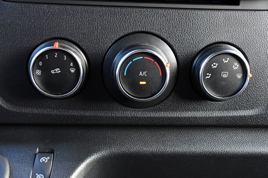 Renault Master T35 2.3 dCi 180 L3H2 Black Edition Camera, 180pk, Cruise, Carplay, Multimedia, Trekhaak, Sensoren, NAVI, Uniek! 20