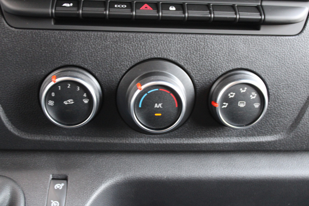 Renault Master T35 2.3 dCi 180pk L3H2 - Airco - Navigatie - Camera - Cruise - Parkeersensoren - 105l tank - Rijklaar 17