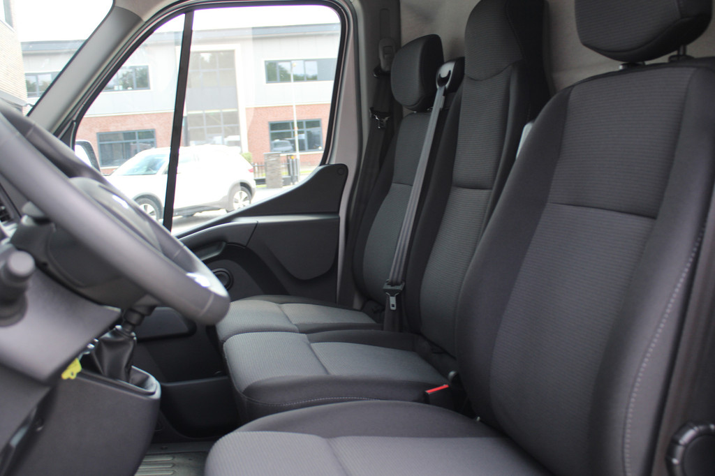 Renault Master T35 2.3 dCi 180pk L3H2 - Airco - Navigatie - Camera - Cruise - Parkeersensoren - 105l tank - Rijklaar 7