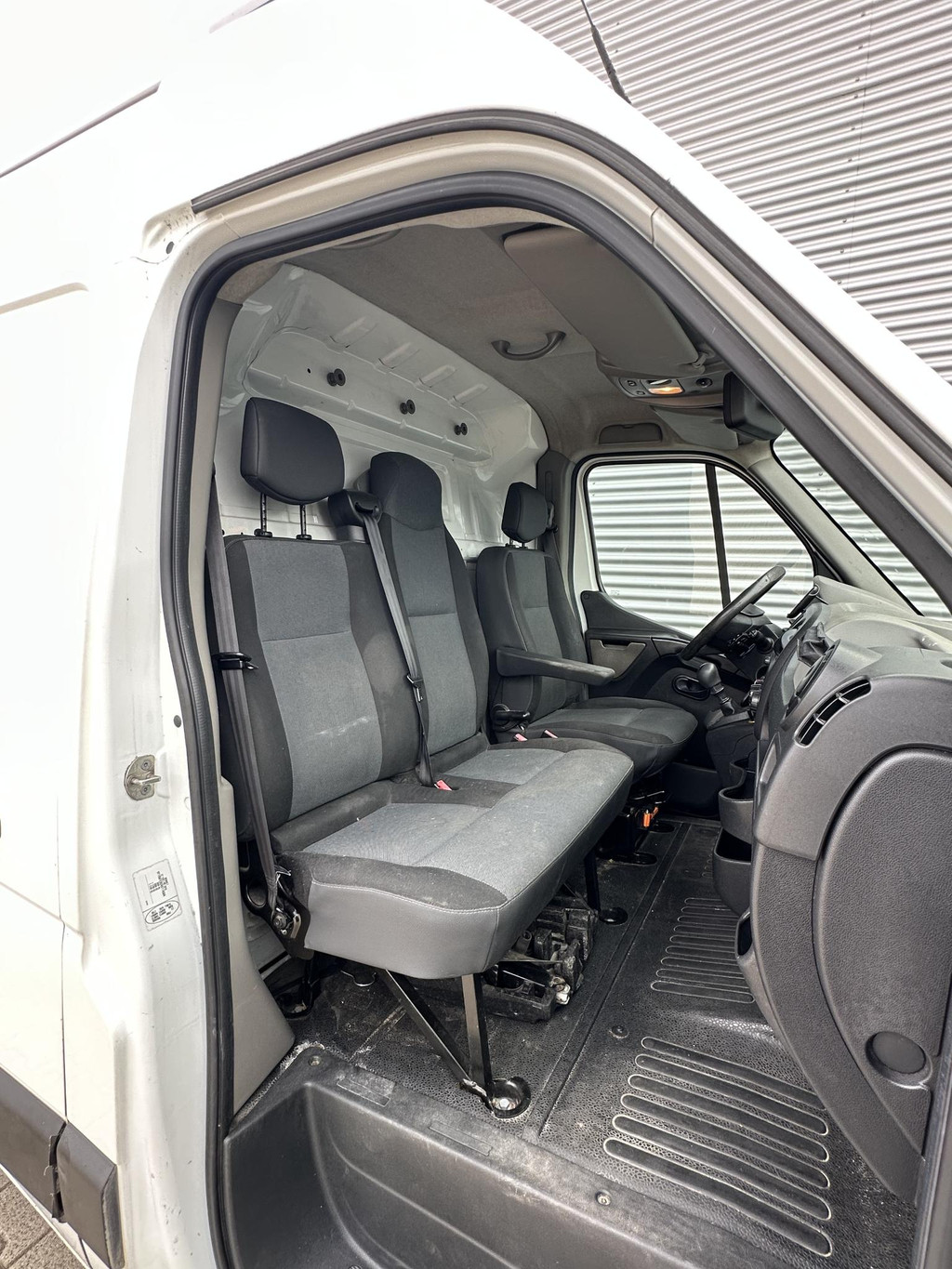 Renault Master T35 2.3 dCi L2H2 7