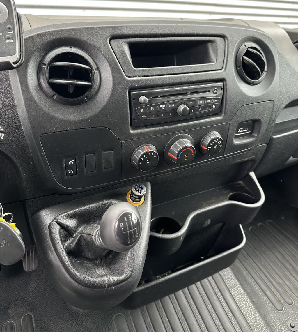 Renault Master T35 2.3 dCi L2H2 9