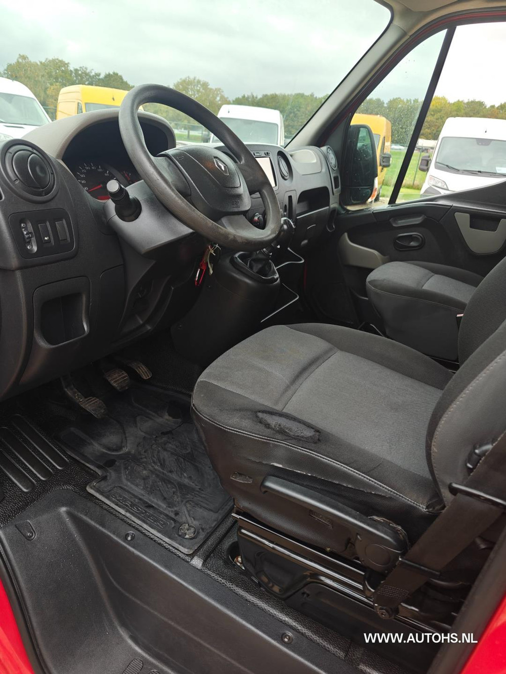 Renault Master T35 2.3 dCi L2H2 , Euro 6 , 130 PK , lage km , nette bus 11