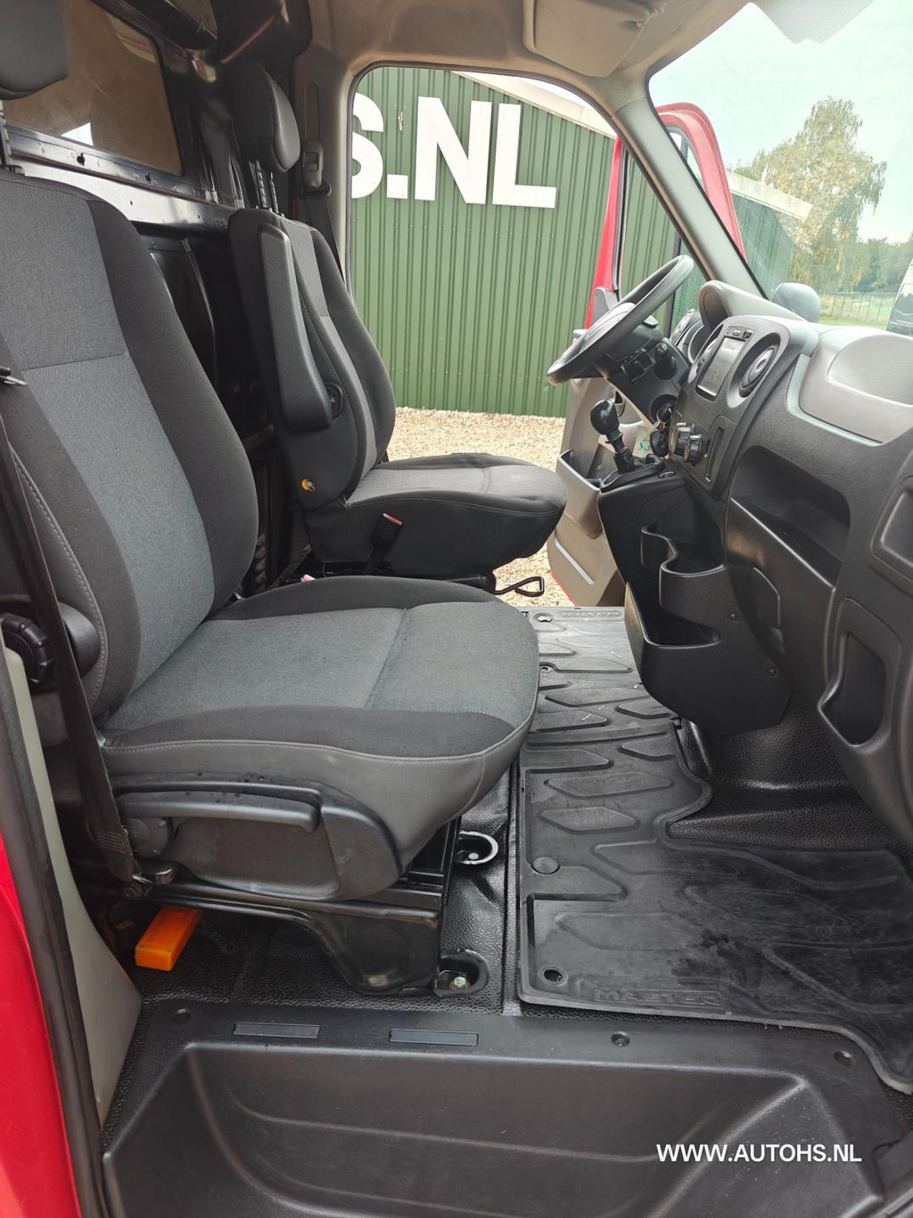 Renault Master T35 2.3 dCi L2H2 , Euro 6 , 130 PK , lage km , nette bus 17