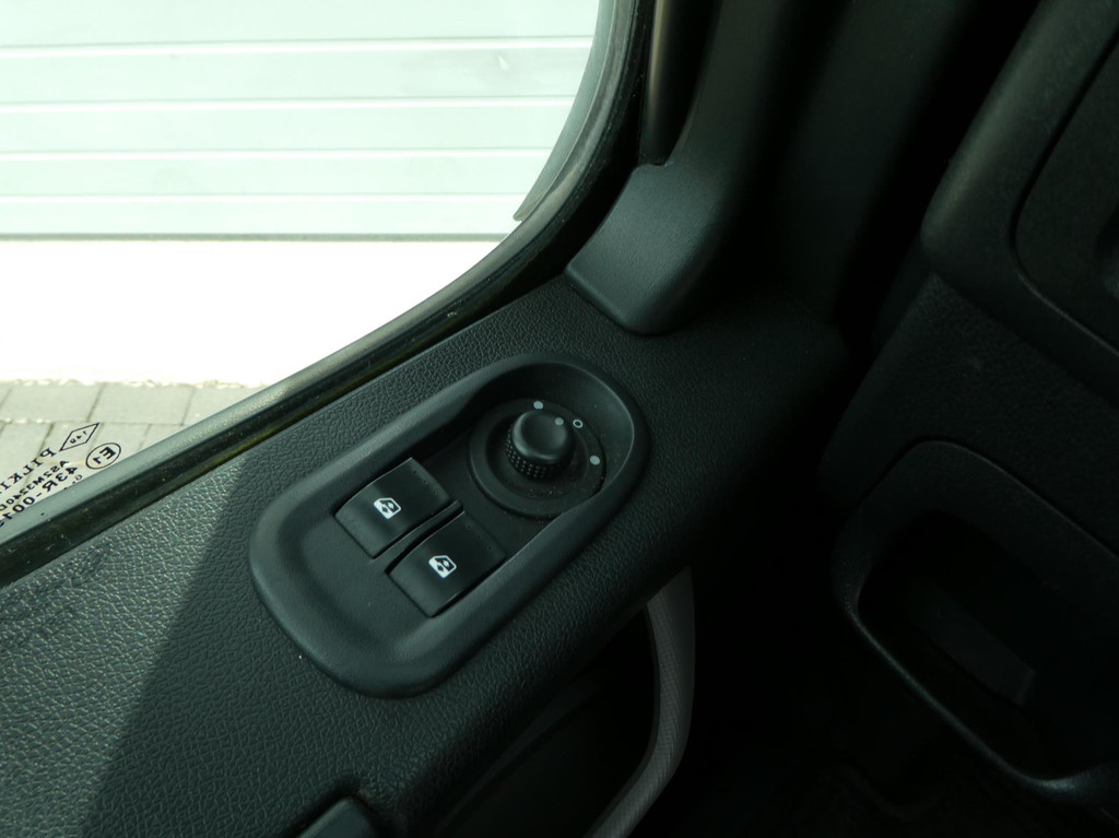 Renault Master T35 2.3 dCi L2H2 Euro 6, Airco Navigatie, 3-Zits, Trekhaak. 10