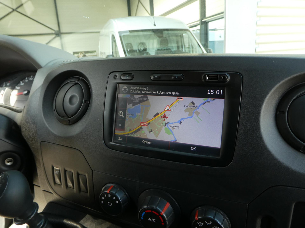 Renault Master T35 2.3 dCi L2H2 Euro 6, Airco Navigatie, 3-Zits, Trekhaak. 13