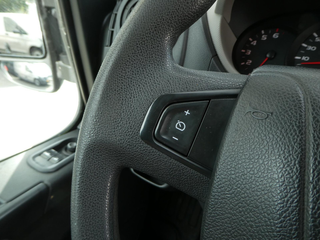 Renault Master T35 2.3 dCi L2H2 Euro 6, Airco Navigatie, 3-Zits, Trekhaak. 9