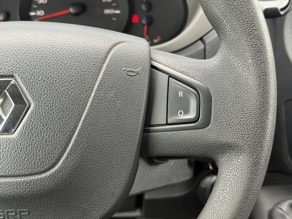 Renault Master T35 2.3 dCi L2H2 | NL-auto | 1e Eig | Navi | Cruisec. | Trekhaak 17