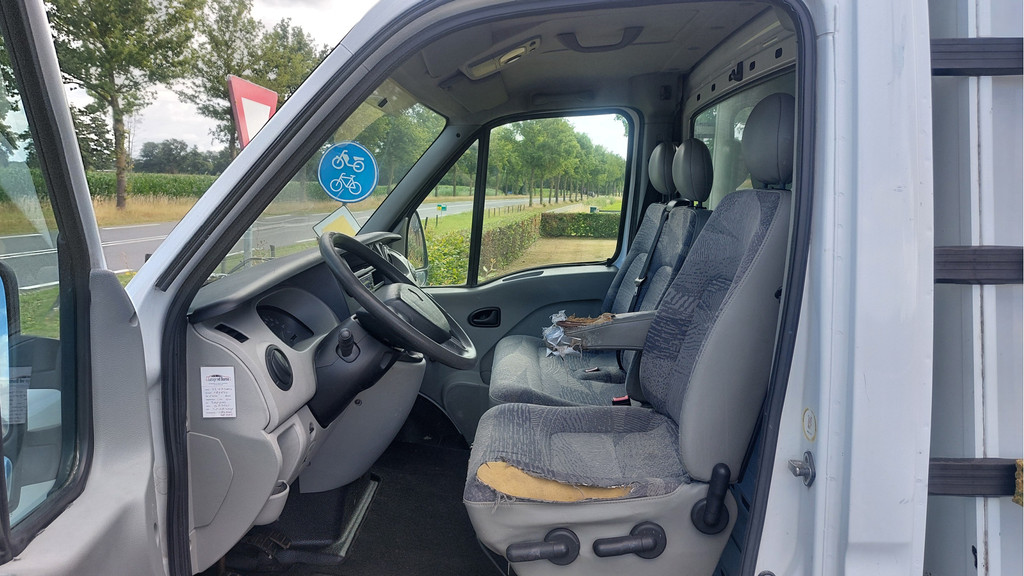 Renault Master T35 2.5dCi L2H1 BJ 2006 11