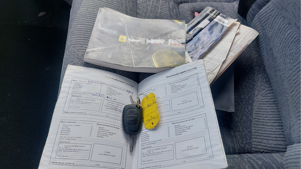 Renault Master T35 2.5dCi L2H1 BJ 2006 7