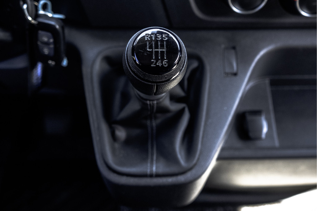 Renault Master T35 dCi 135 | L2H2 | Navi | Imperiaal | Ladder | LED | PDC | Euro 6 17