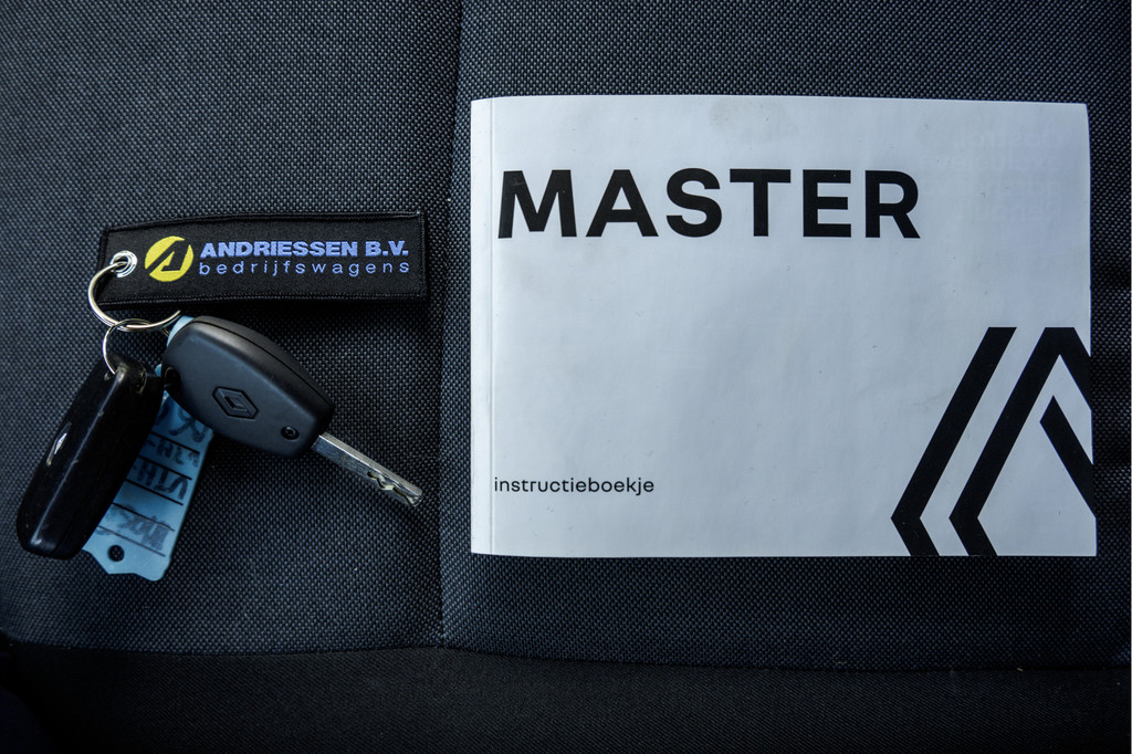 Renault Master T35 dCi 135 | L2H2 | Navi | Imperiaal | Ladder | LED | PDC | Euro 6 19