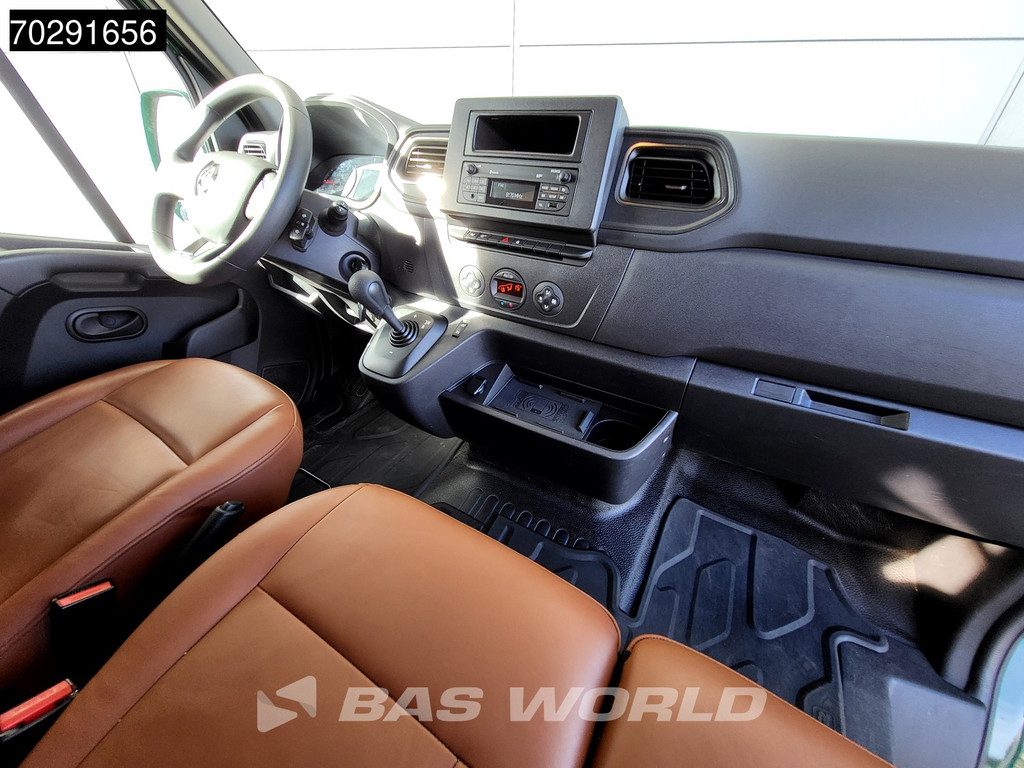 Renault Master 180PK Paardenwagen Hengstenuitvoering Automaat 180PK Trekhaak LED Airco Cruise Camera Euro6 Horsetruck Horse Airco Trekhaak Cruise control 13