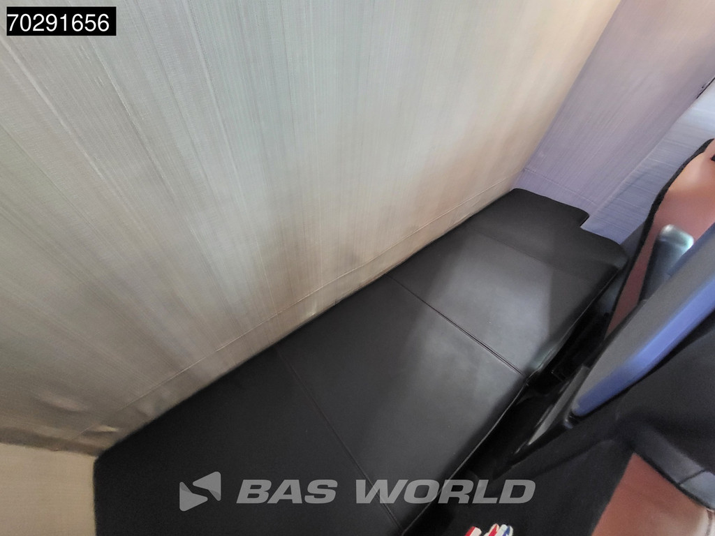 Renault Master 180PK Paardenwagen Hengstenuitvoering Automaat 180PK Trekhaak LED Airco Cruise Camera Euro6 Horsetruck Horse Airco Trekhaak Cruise control 17