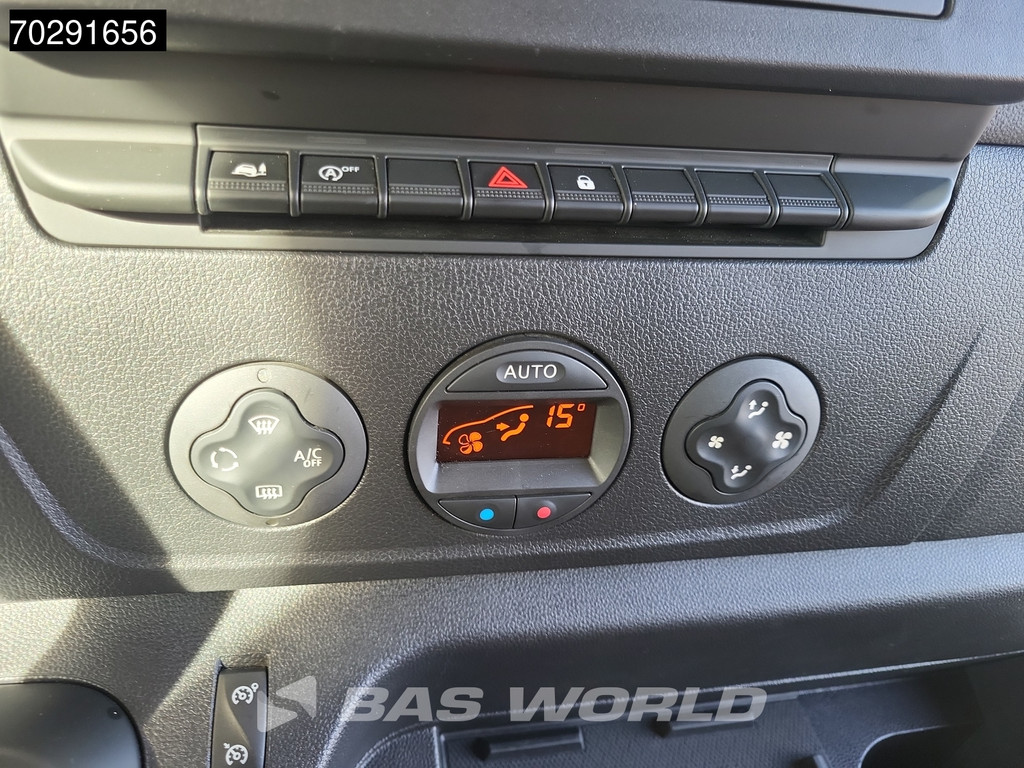 Renault Master 180PK Paardenwagen Hengstenuitvoering Automaat 180PK Trekhaak LED Airco Cruise Camera Euro6 Horsetruck Horse Airco Trekhaak Cruise control 19