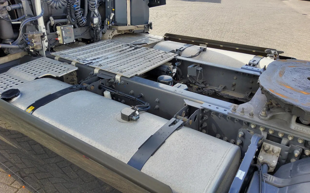 Renault T HIGH 480 SLEEPER 4x2 480 PK ZWART - EURO 6 - 25-BSP-8 - LUCHTGEVEERDE VOORAS 11