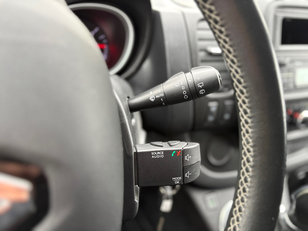 Renault TRAFIC 2.0 dCi 145PK L2H1|EURO6|AUTOMAAT|airco|cruise|achteruitrijcamera|LED|trekhaak|drie zitplaatsen|elektrisch pakket 21