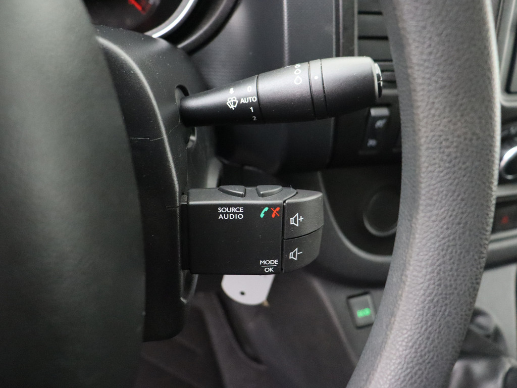 Renault Trafic 1.6DCi 2xSchuifdeur | Imperiaal | Trekhaak | Camera | Airco | Cruise | 3-Persoons | Betimmering 15