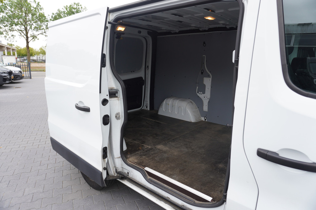 Renault Trafic 1.6 dCi 125PK EURO 6 - Airco - Cruise - Trekhaak - â¬12.499,- Excl. 9