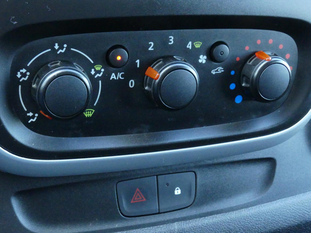 Renault Trafic 1.6 dCi 125PK L1 Luxe Energy / NAV / CRUISE / TREKHAAK 18