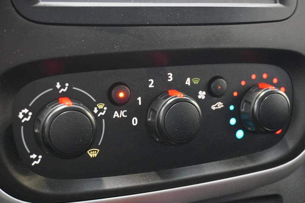 Renault Trafic 1.6 dCi EURO 6 - Airco - Cruise - Navi - ⬠11.950,- Excl. 12