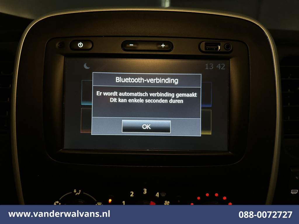 Renault Trafic 1.6 dCi L1H1 Euro6 Airco | Navigatie | Cruisecontrol | Trekhaak | Parkeersensoren Bijrijdersbank 12