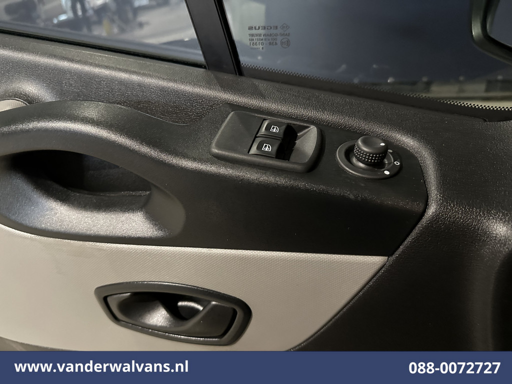 Renault Trafic 1.6 dCi L1H1 Euro6 Airco | Navigatie | Cruisecontrol | Trekhaak | Parkeersensoren Bijrijdersbank 17