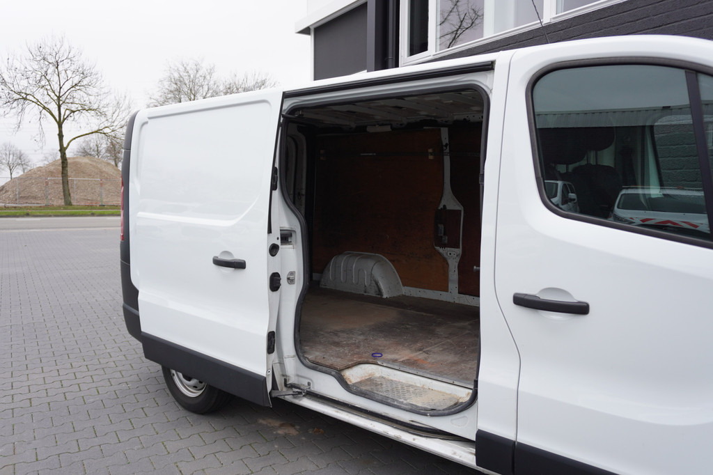 Renault Trafic 1.6 dCi L2 EURO 6 - Airco - Cruise - Trekhaak - â¬10.900,- Excl. 8