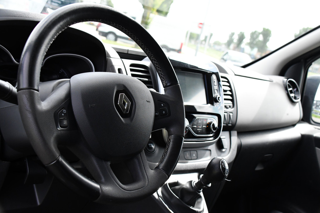 Renault Trafic 1.6 dCi T29 L2H1 DC Formula Edition Camera, Cruise, 145pk, 2 x Schuifdeur, Leder, multimedia, Clima, Trekhaak, Uniek! 14