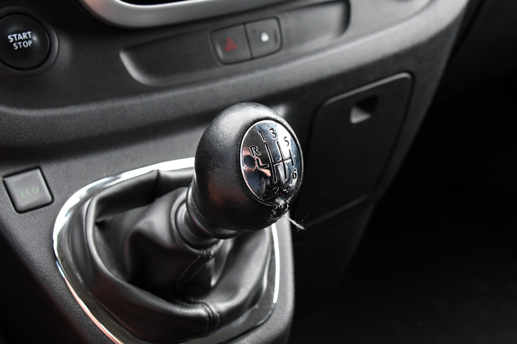 Renault Trafic 1.6 dCi T29 L2H1 DC Formula Edition Camera, Cruise, 145pk, 2 x Schuifdeur, Leder, multimedia, Clima, Trekhaak, Uniek! 16